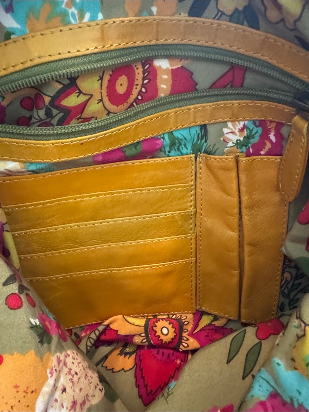 Latico Leather Shoulder Bag Butter Yellow Slouchy Multi Zip Pocket Purse - Picture 4 of 16